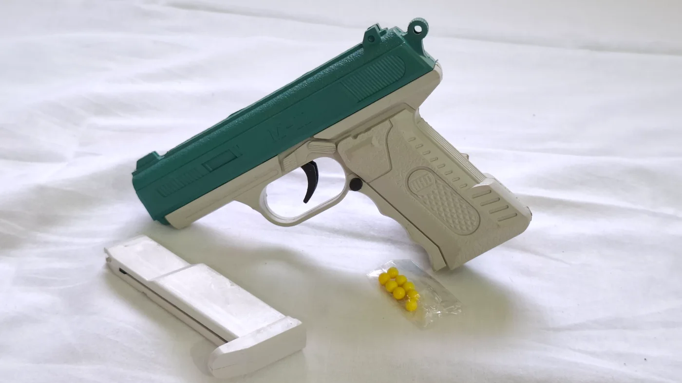 HHD Plastic Toy Gun with Magazine and BB Pellets for Kids