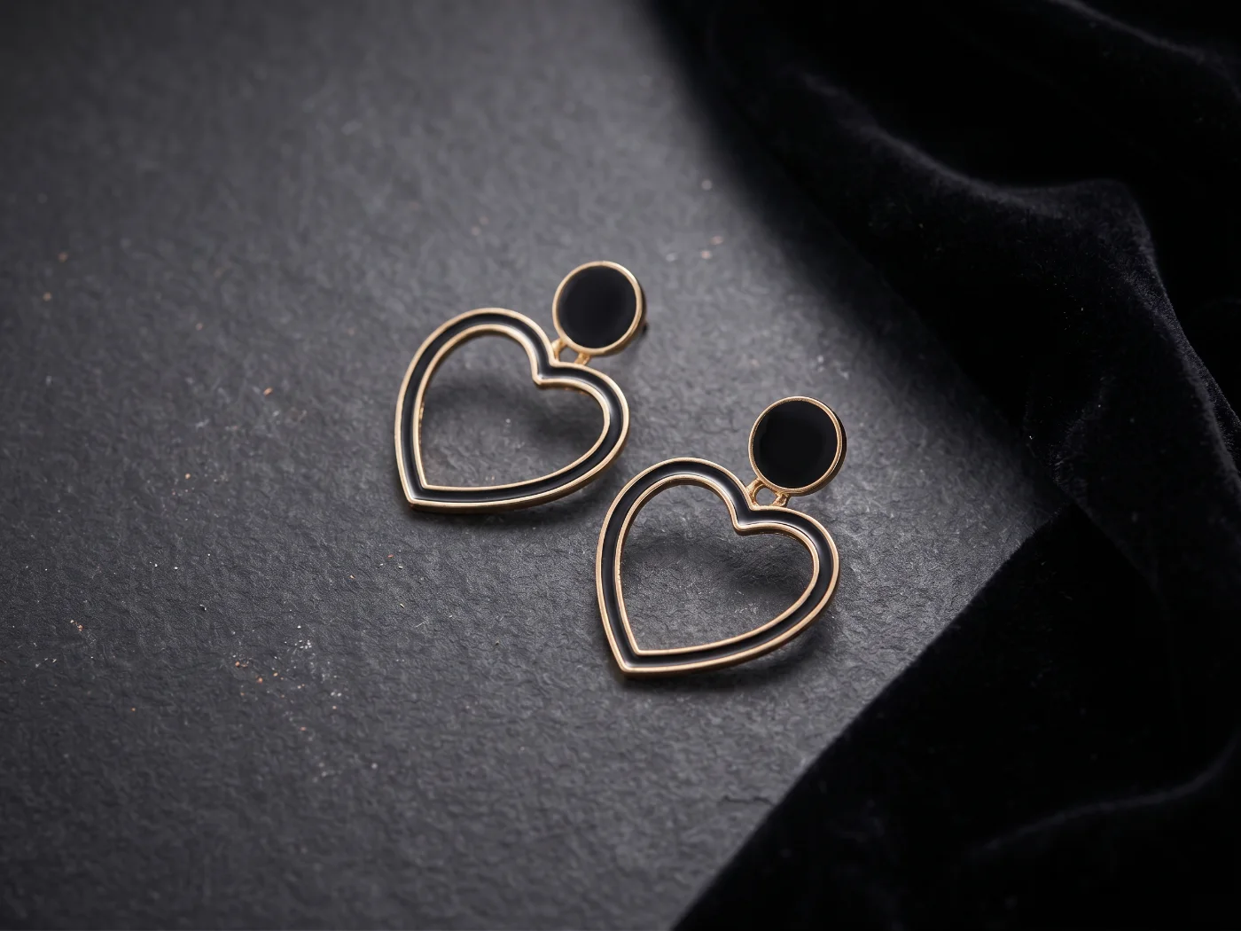 Stylish Black and Gold Heart Dangle Earrings for Women
