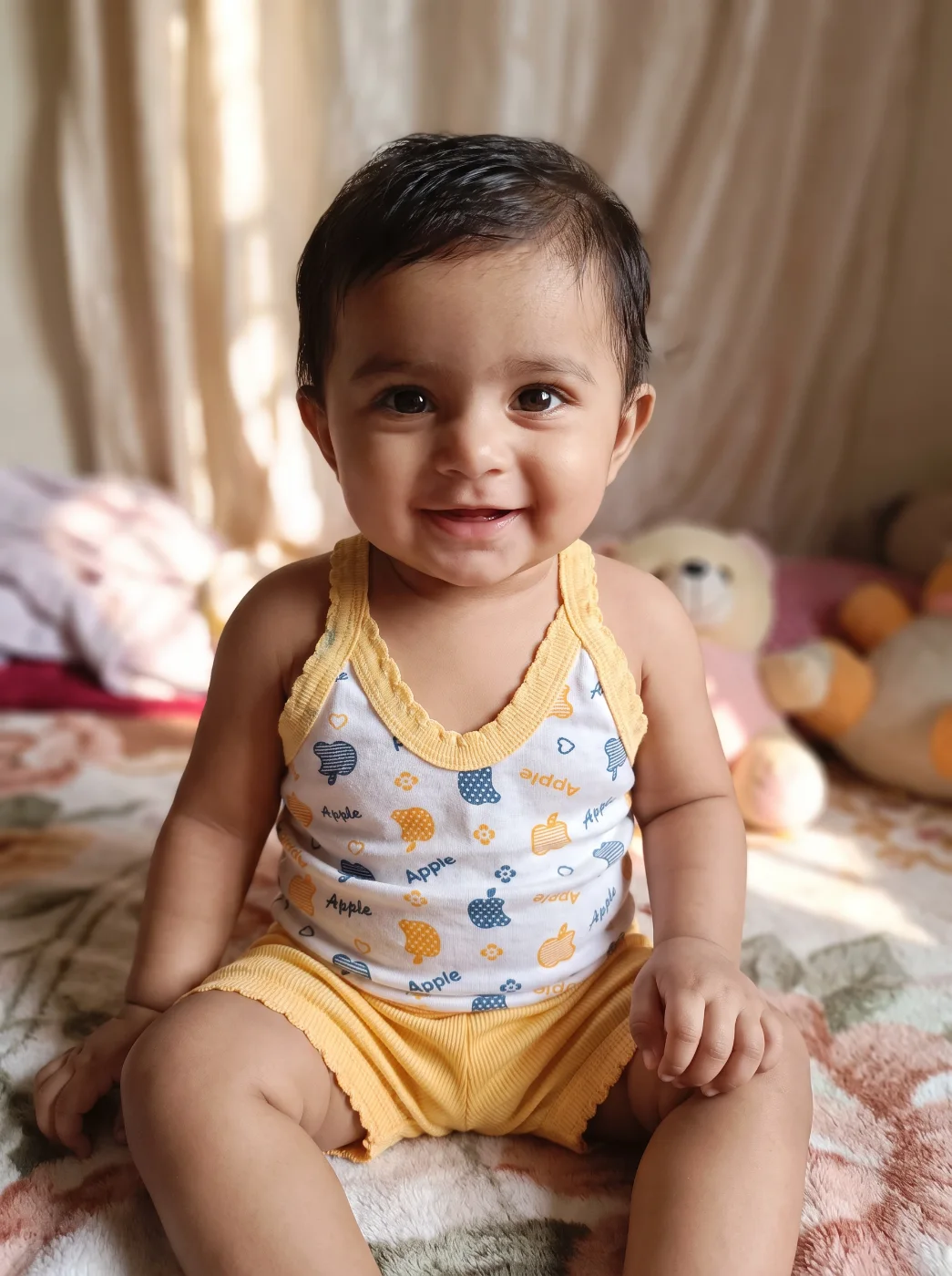 Cute Baby Unisex Cotton Blend Sleeveless Vest & Shorts Set with Apple Print